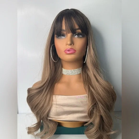 Balayage Caramel Blonde Wavy Wig with Dark Roots - Realistic appearance - Picture 2 of 7